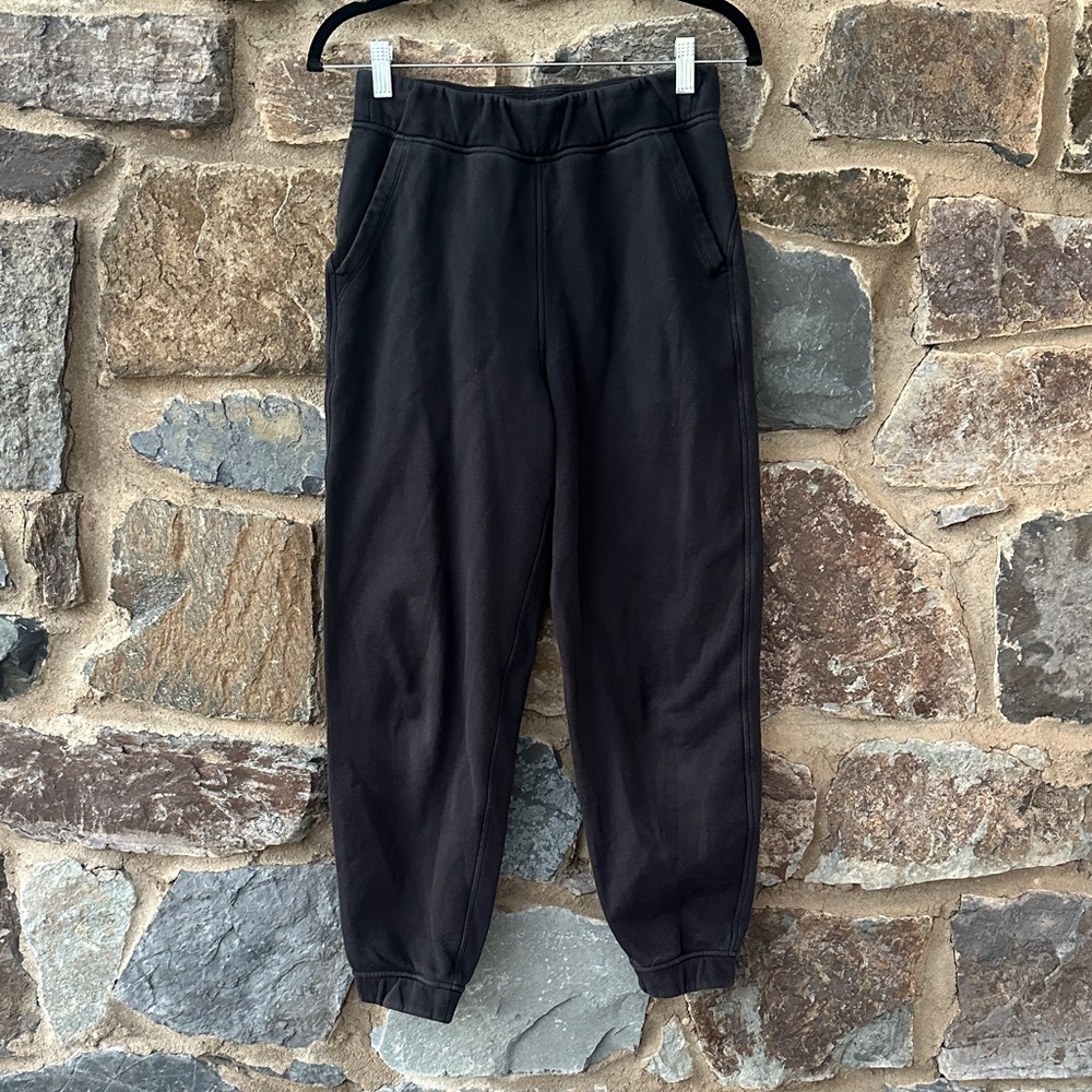 Lululemon Relaxed High-Rise Jogger in Black size 4